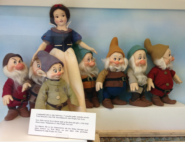 Biancaneve e i 7 nai in panno Biancaneve e i 7 nai in panno