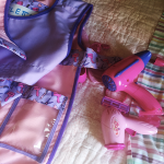 Metodi furbi per convincere i bimbi a farsi controllare la testa: il gioco del parrucchiere